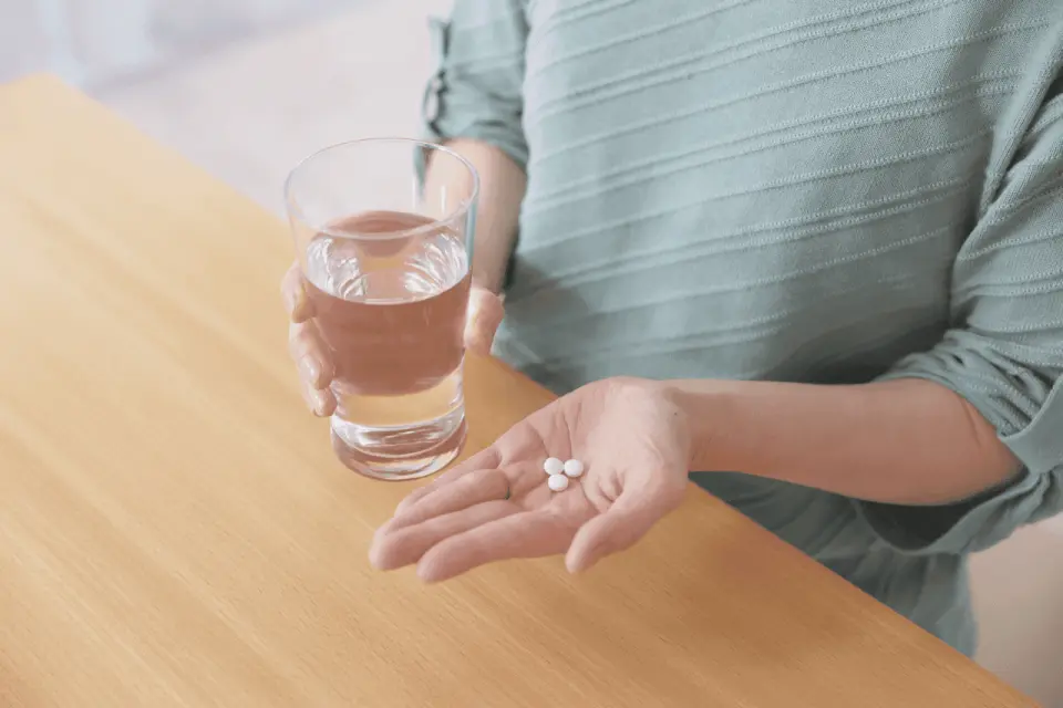 4 Common and Serious Side Effects of Dextromethorphan