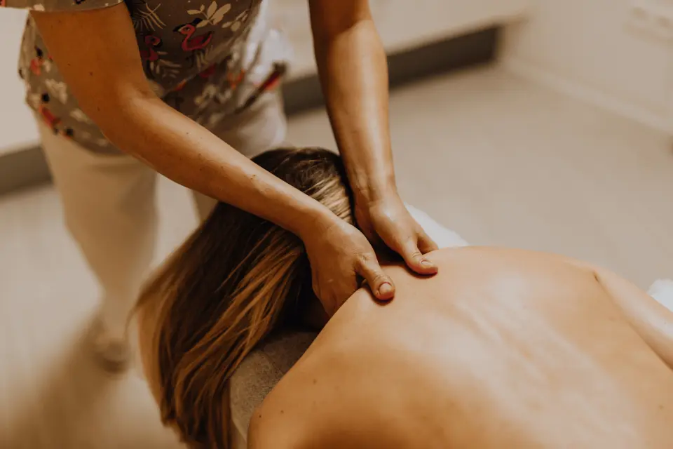 Neck Massage: Benefits and Techniques