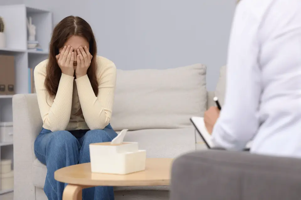 Depression with Psychotic Features : Symptoms, Causes, and Treatment Options