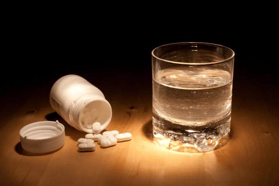 Can You Take Tylenol on an Empty Stomach? (2026)