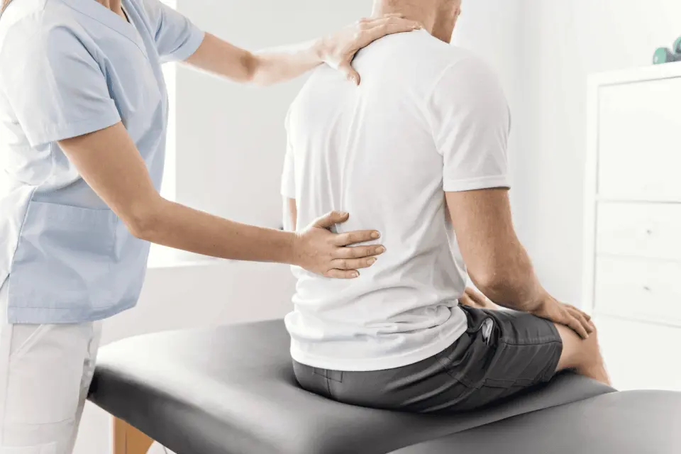 Upper Back Pain When Breathing: Common Causes (2026)