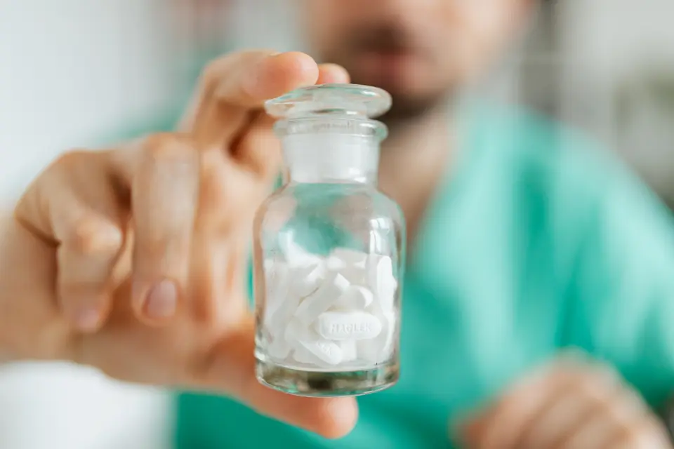 9 Common and Serious Side Effects of Advil (2026)