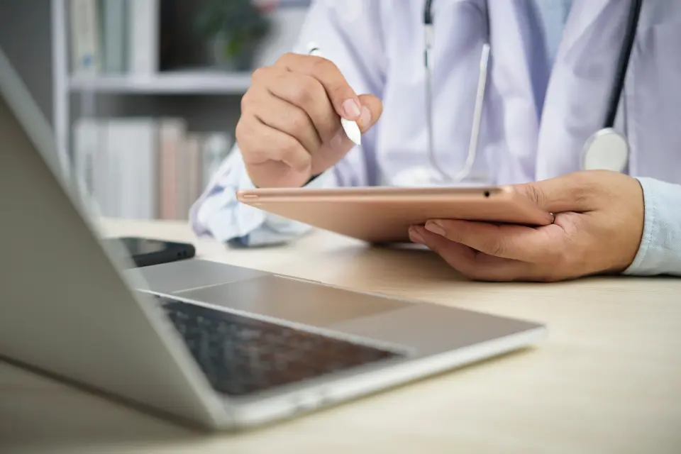 Tioconazole Side Effects: 9 Common and Serious Reactions