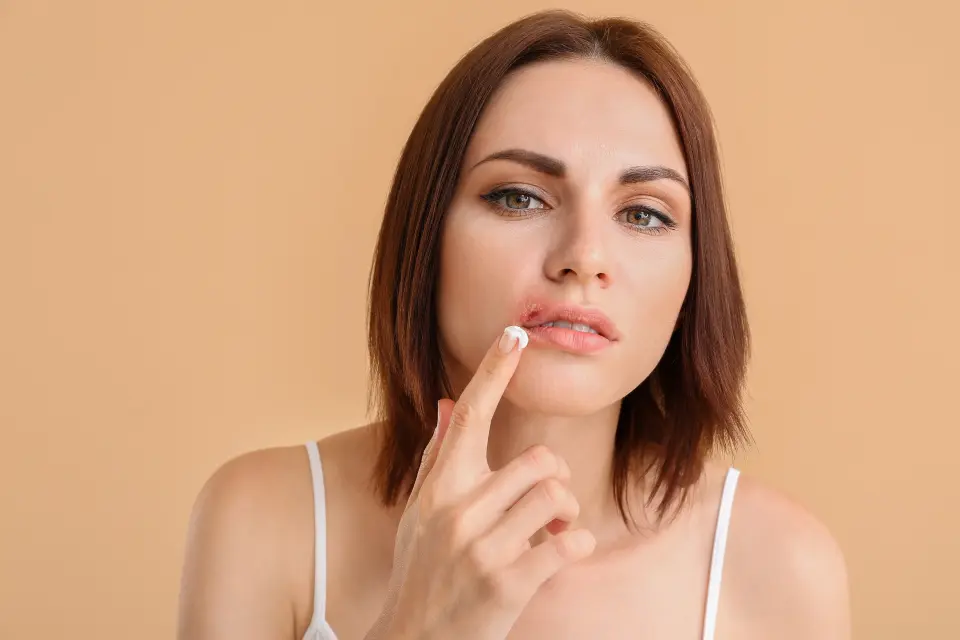 6 Common and Serious Side Effects of Acyclovir