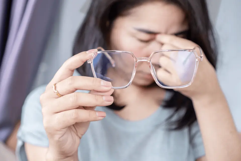 Dizziness With Blurred Vision: What to Know