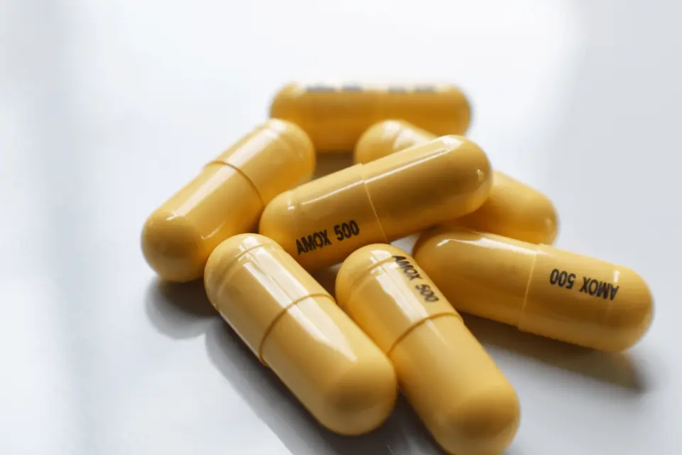 6 Common and Serious Side Effects of Augmentin