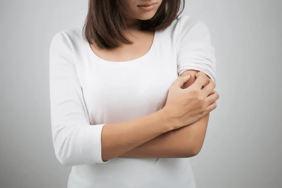 Itching That Moves Around Your Body: Possible Causes and Solutions